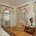 At The Golden Scissors Hotel Praha