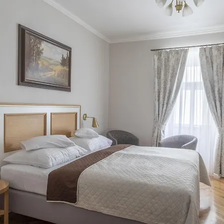 At The Golden Scissors Hotel Prag
