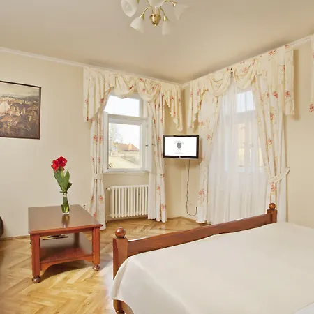 Hotel At The Golden Scissors