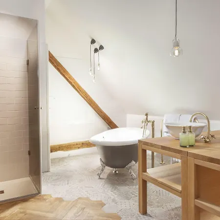 At The Golden Scissors Отель 4*