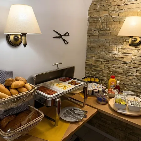 Hotel At The Golden Scissors Prag