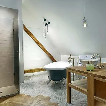 At The Golden Scissors Hotel Praga