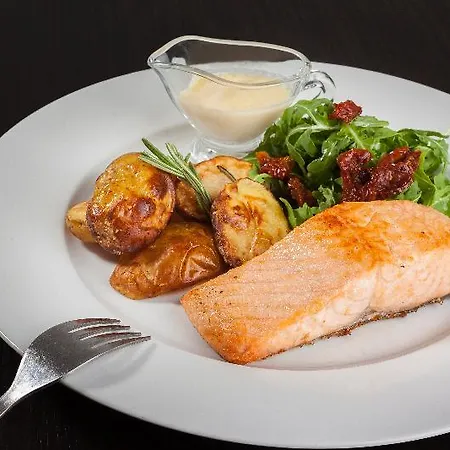 Hotel At The Golden Scissors