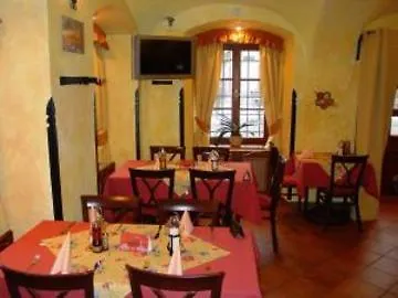 Hotel At The Golden Scissors Praga