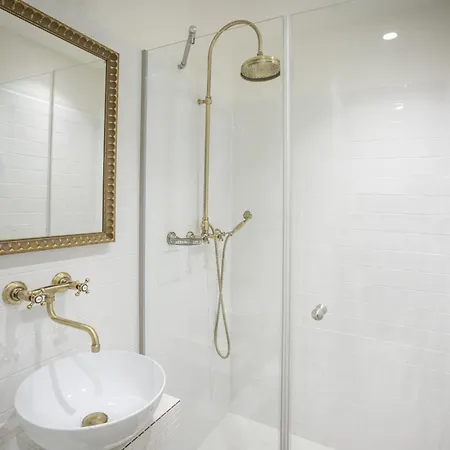 Hotel At The Golden Scissors