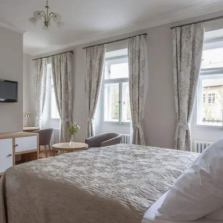 At The Golden Scissors Hotel Praga