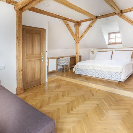 Hotel At The Golden Scissors Praga
