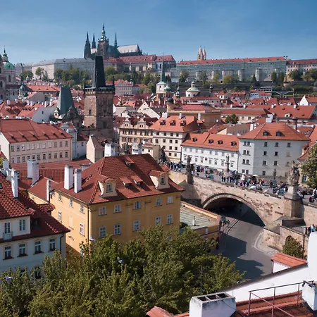 Hotel At The Golden Scissors Praga
