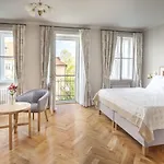 Otel At The Golden Scissors Prag