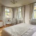 Otel At The Golden Scissors Prag