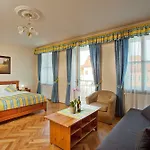 At The Golden Scissors Otel