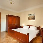 Otel At The Golden Scissors 4*
